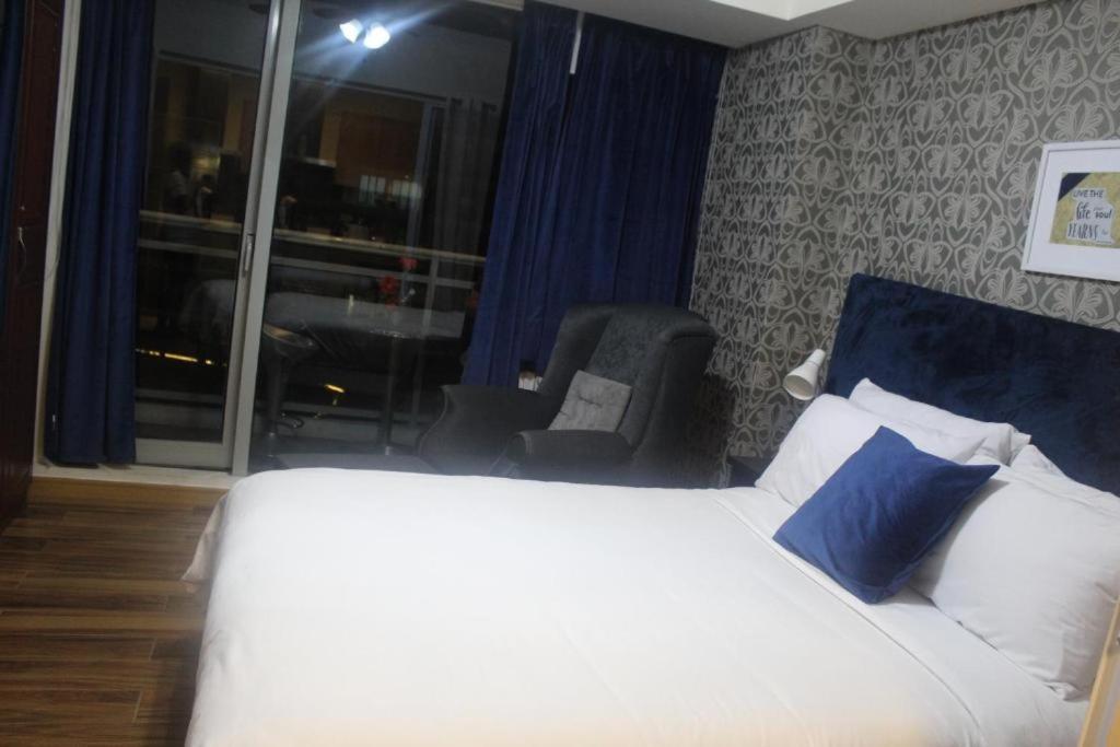 Azure C2 Balcony Wifi Near Mall Airport Multiple Units Paranaque City Exterior photo